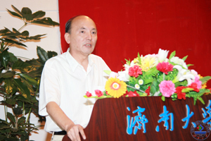 历史与文化学院院长江奔东